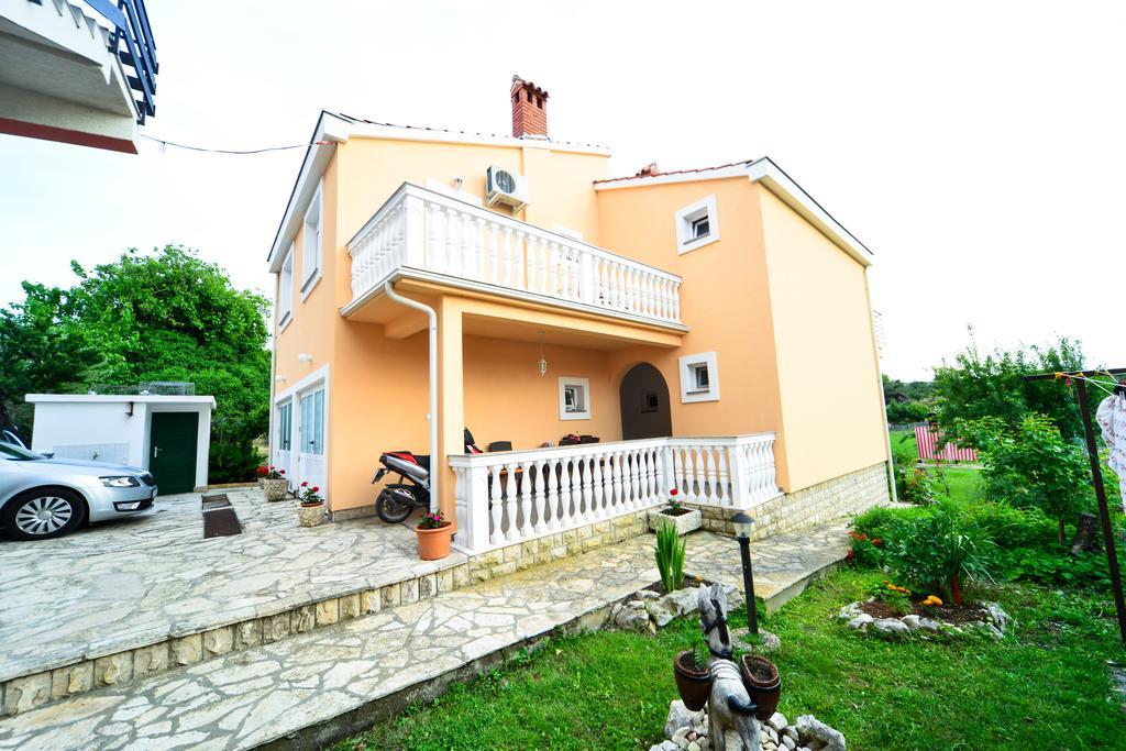 Apartments Valentina Petrčane Exterior foto
